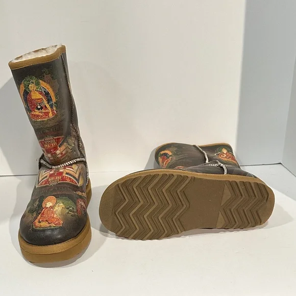 Vintage ICON Wearable Art Fleece-lined Boots - Picture 2 of 5